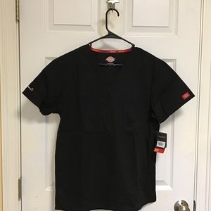 Set of 3 women’s scrub tops